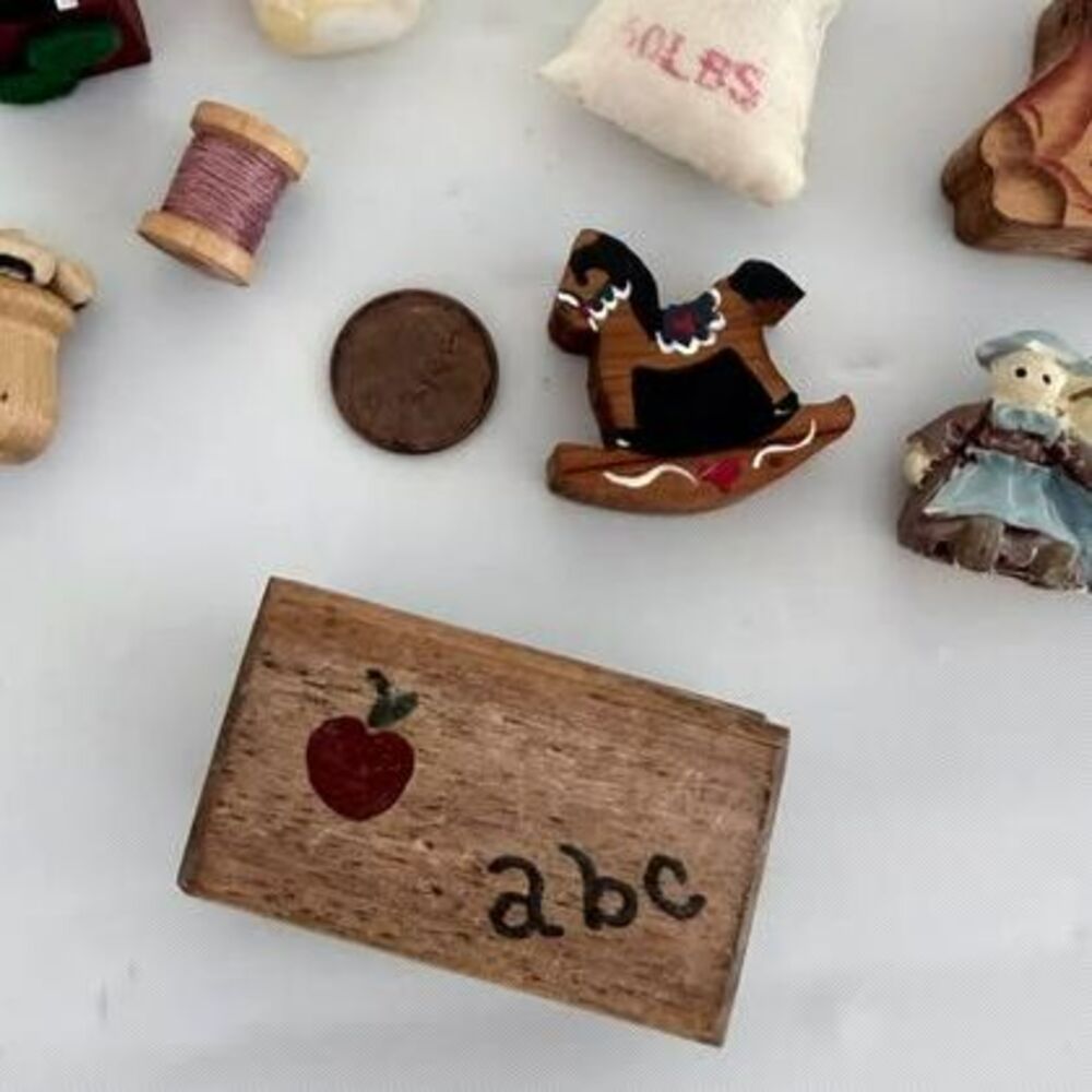 Vintage Miniature Figurine and Trinket Collection 9 Piece Lot - Picture 4 of 6